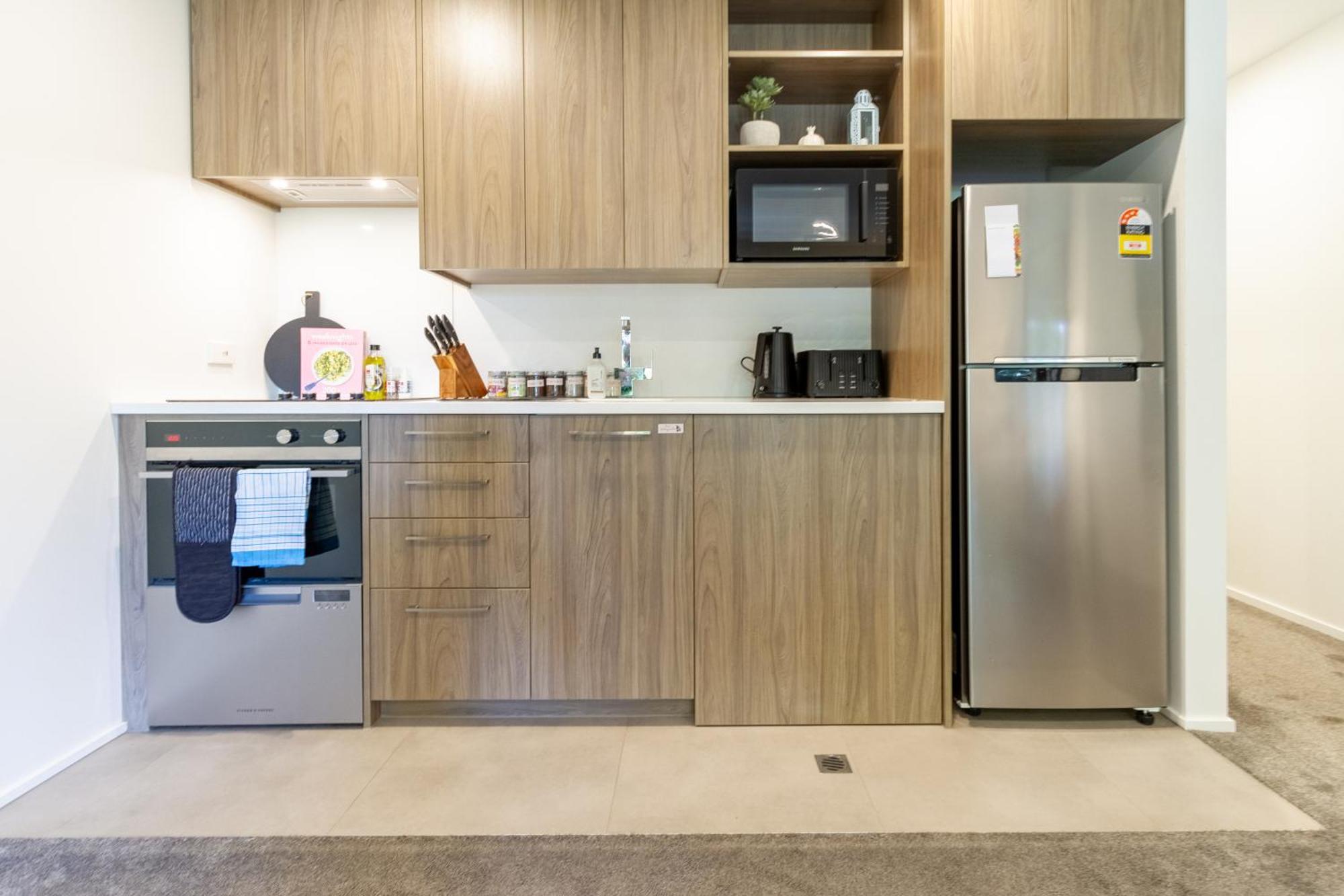 Cozy 1-Bed Apartment With Park Views, Sleeps 4 Christchurch Ngoại thất bức ảnh