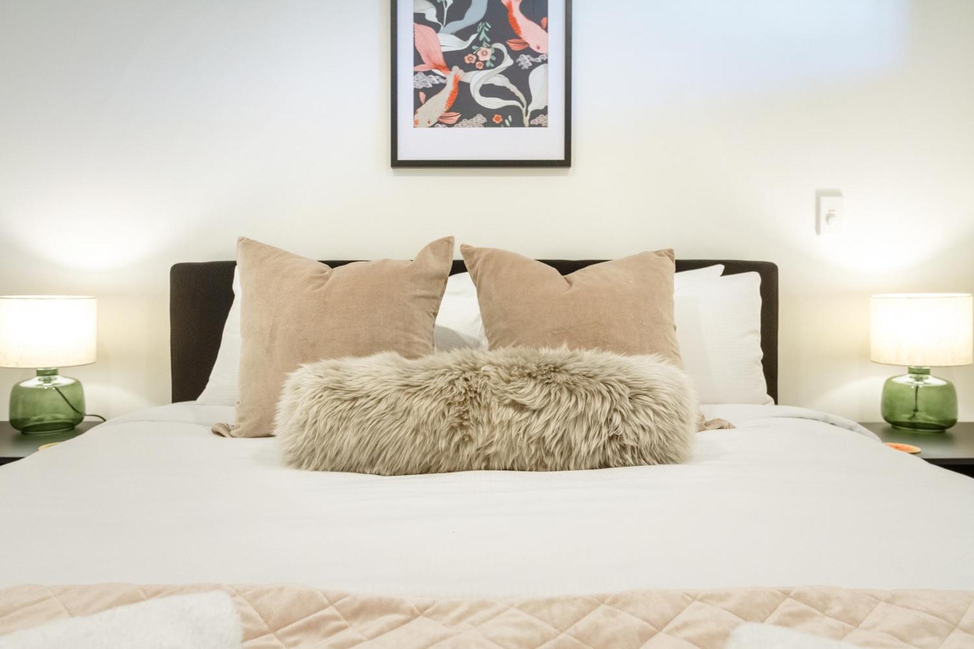 Cozy 1-Bed Apartment With Park Views, Sleeps 4 Christchurch Ngoại thất bức ảnh