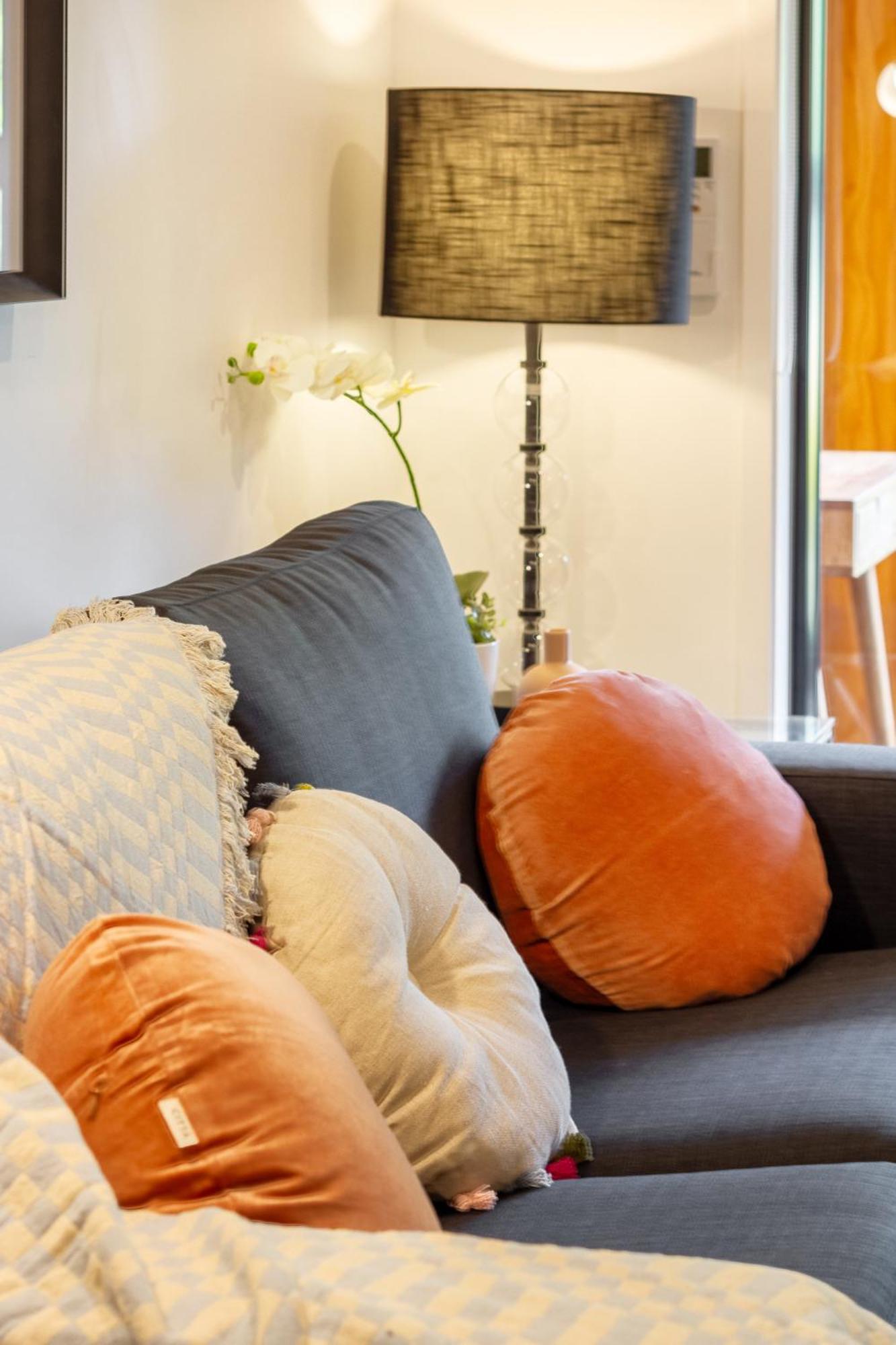 Cozy 1-Bed Apartment With Park Views, Sleeps 4 Christchurch Ngoại thất bức ảnh
