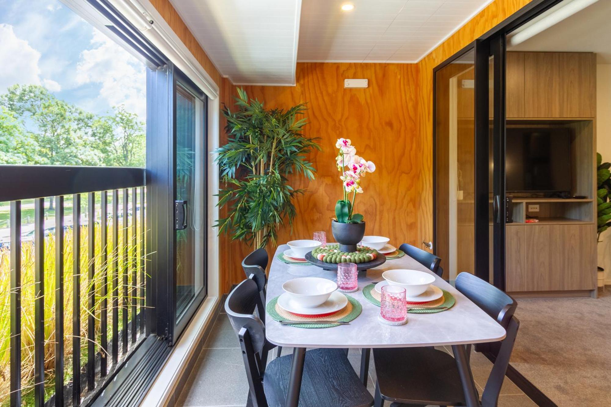 Cozy 1-Bed Apartment With Park Views, Sleeps 4 Christchurch Ngoại thất bức ảnh