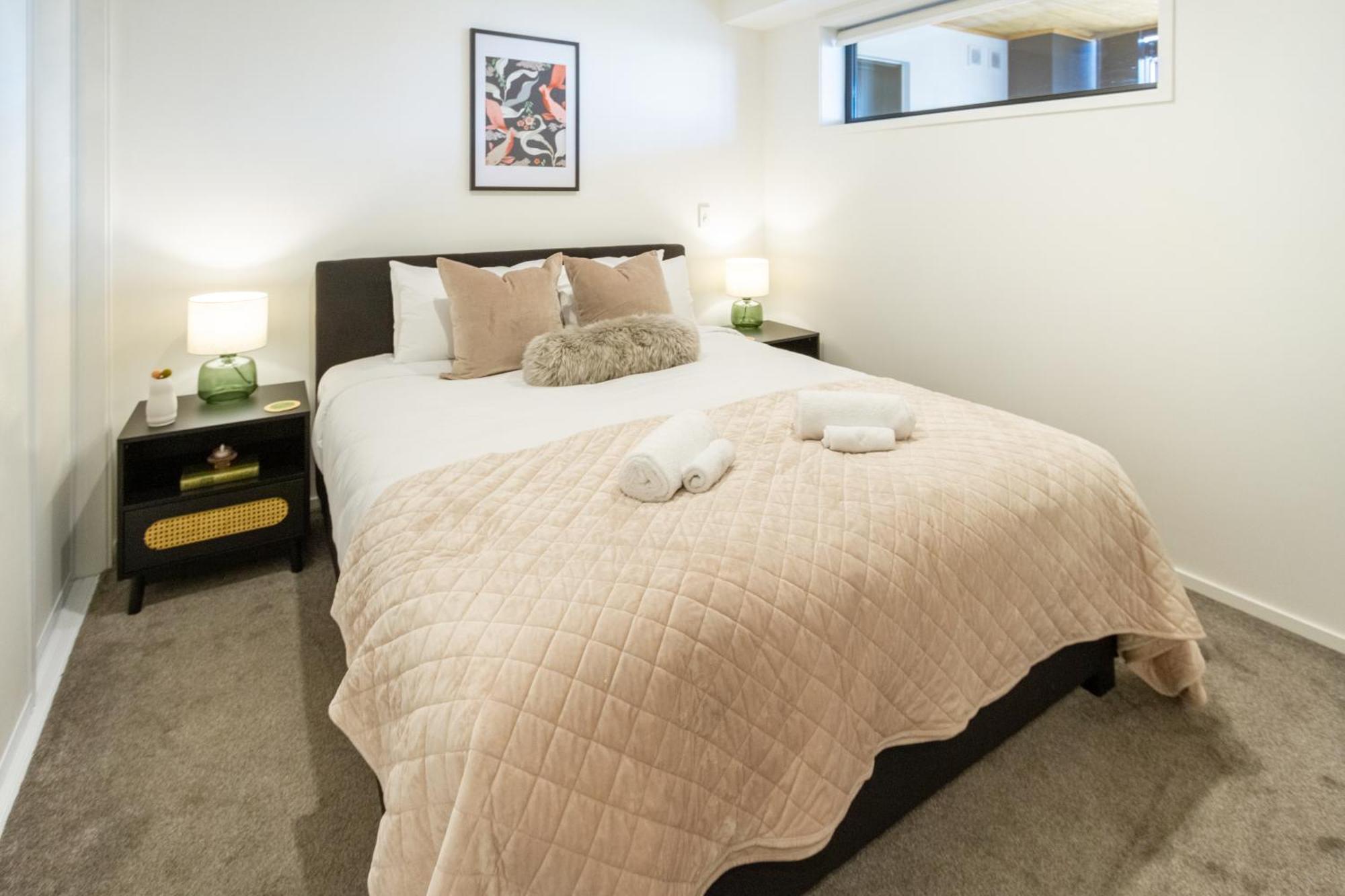 Cozy 1-Bed Apartment With Park Views, Sleeps 4 Christchurch Ngoại thất bức ảnh