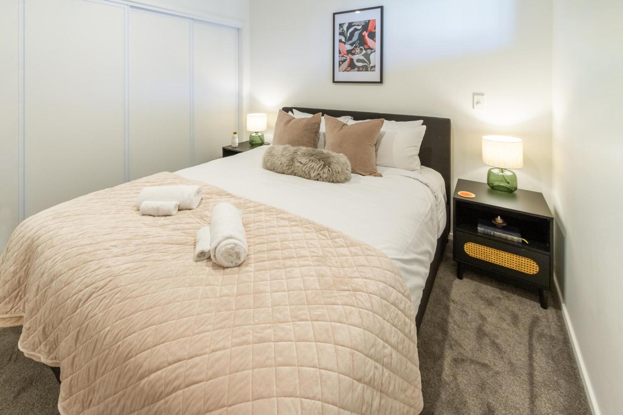 Cozy 1-Bed Apartment With Park Views, Sleeps 4 Christchurch Ngoại thất bức ảnh