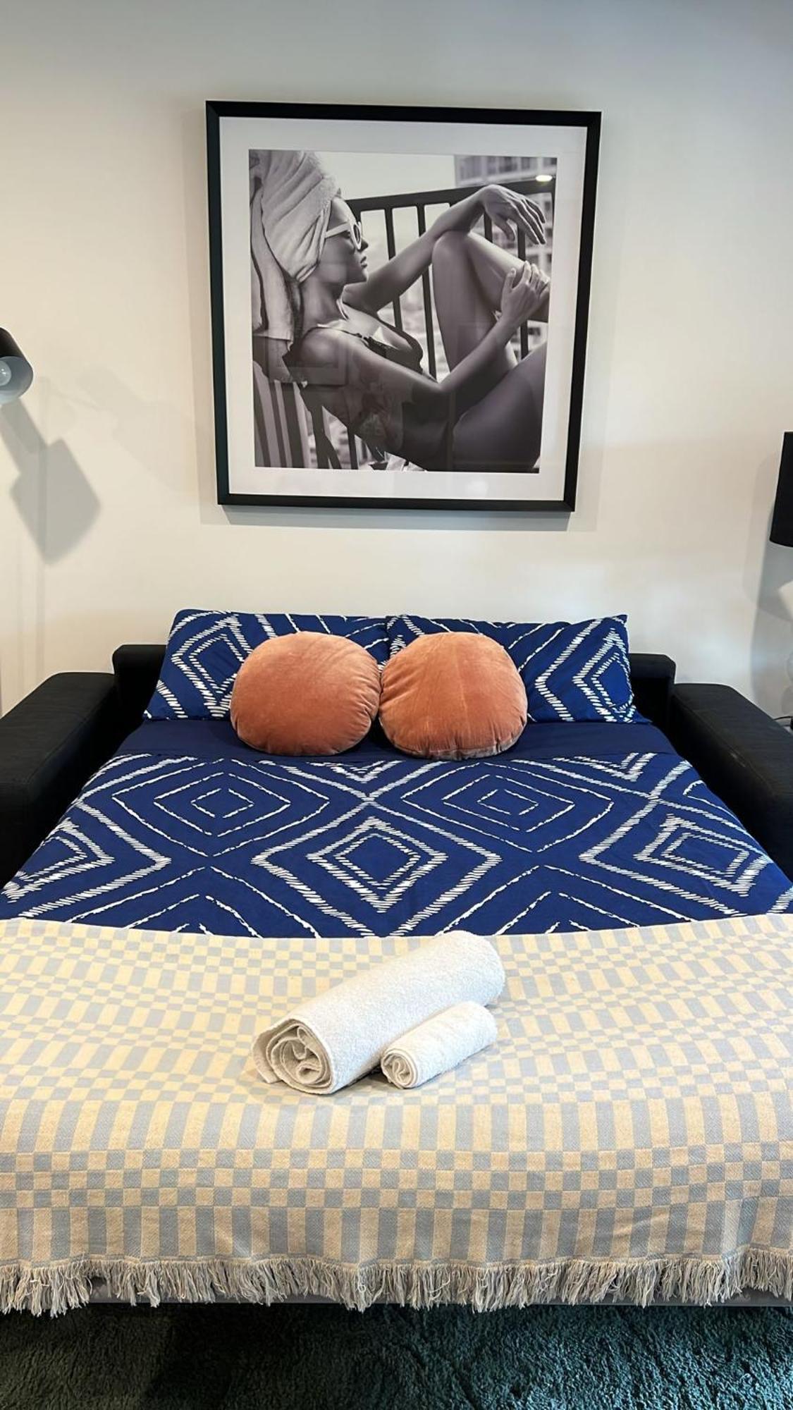 Cozy 1-Bed Apartment With Park Views, Sleeps 4 Christchurch Ngoại thất bức ảnh
